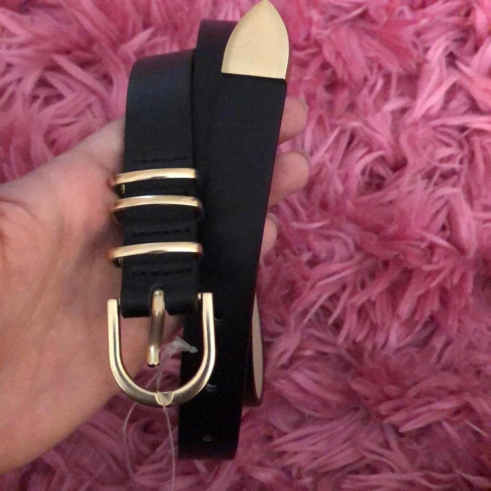 H&M Belt NEVER WORN! Size Small TRENDY